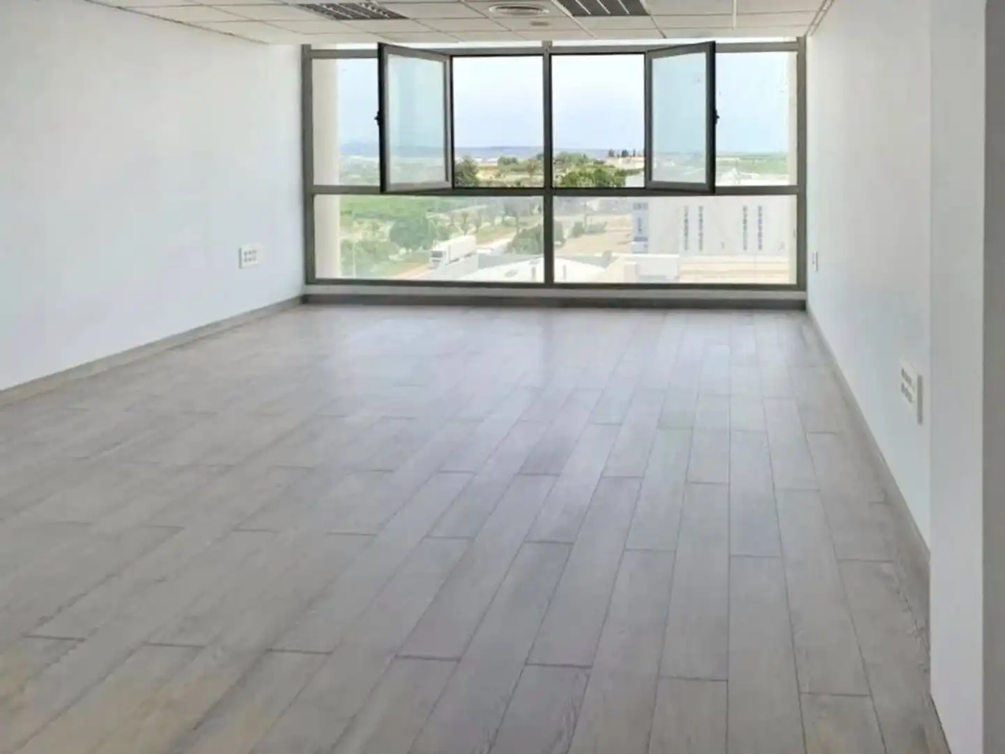Oficina en venda a Avenida España 27