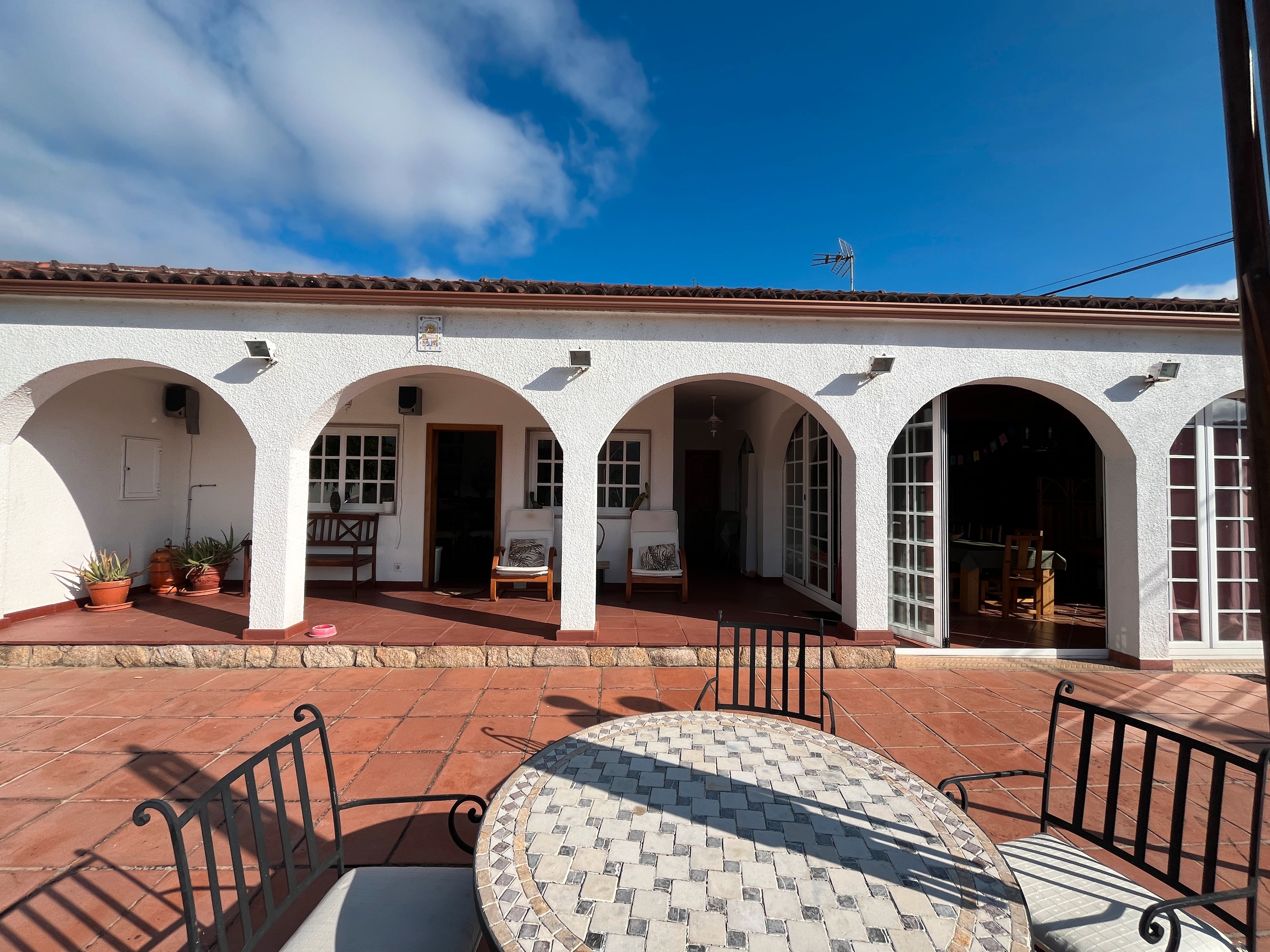 Vista exterior de Casa o xalet en venda en Beade  amb Jardí privat, Piscina i Moblat