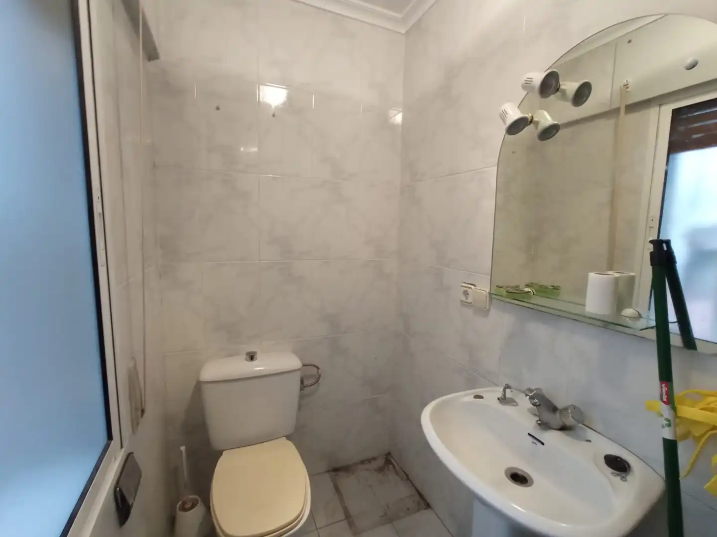 Badezimmer von Wohnung zum Verkauf in Burgos mit Heizung