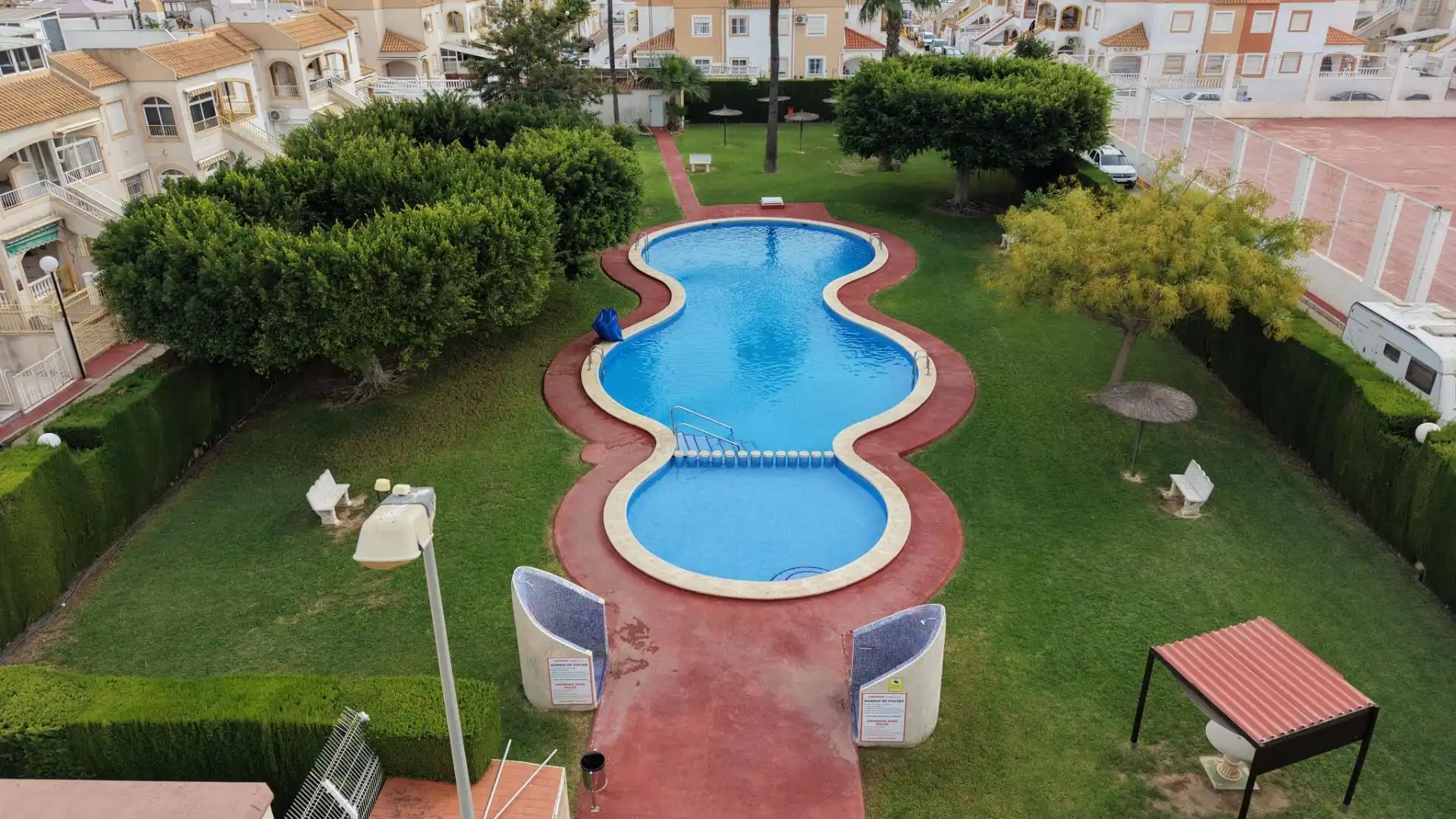 Swimming pool of Houses for sale in Torrevieja  with Air Conditioner, Terrace and Furnished