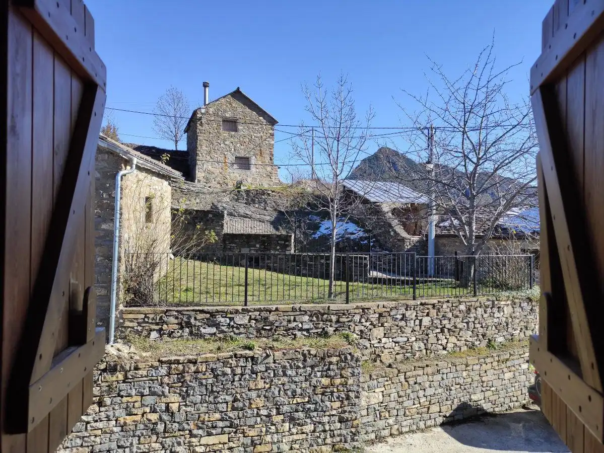 Vista exterior de Casa o xalet en venda en Fanlo amb Calefacció, Jardí privat i Terrassa