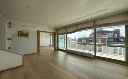 Sala d'estar de Pis en venda en  Barcelona Capital amb Aire condicionat, Calefacció i Parquet