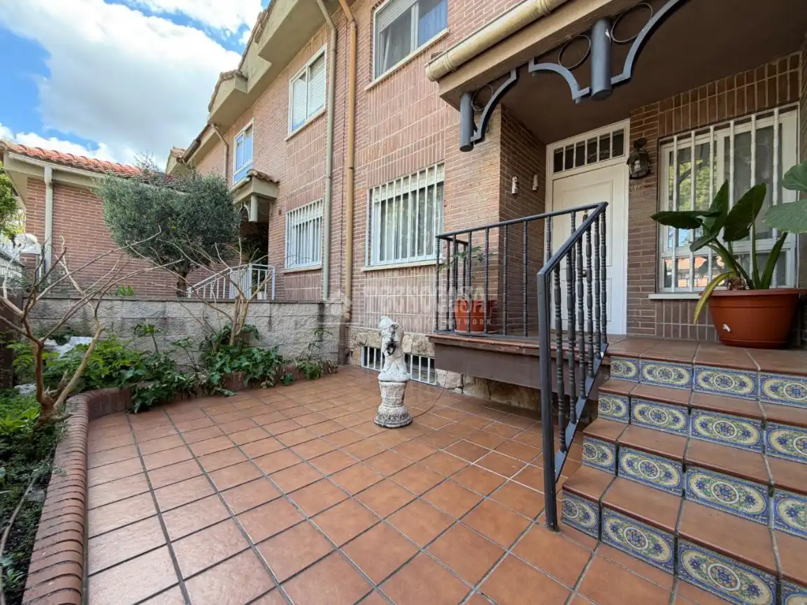 Vista exterior de Piso en venta en Alcalá de Henares con Aire acondicionado, Calefacción y Parquet