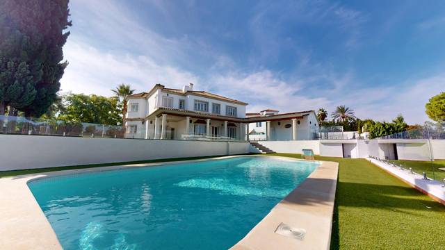 Casa-chalet en Alquiler en de los Sauces en El Zaudín - Club de Golf