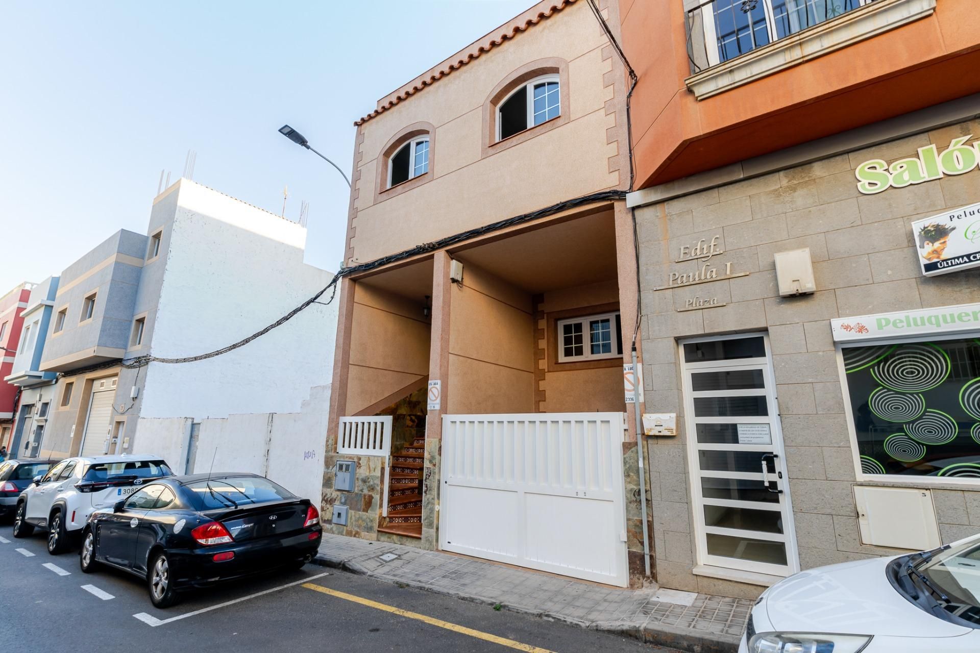 Exterior view of Single-family semi-detached for sale in Santa Lucía de Tirajana  with Air Conditioner and Terrace