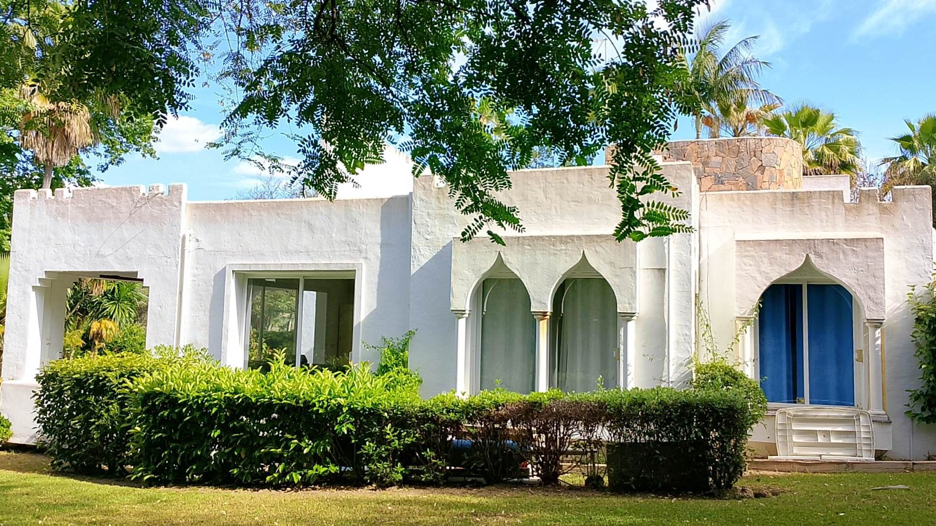 Exterior view of House or chalet for sale in Estepona  with Air Conditioner, Private garden and Terrace
