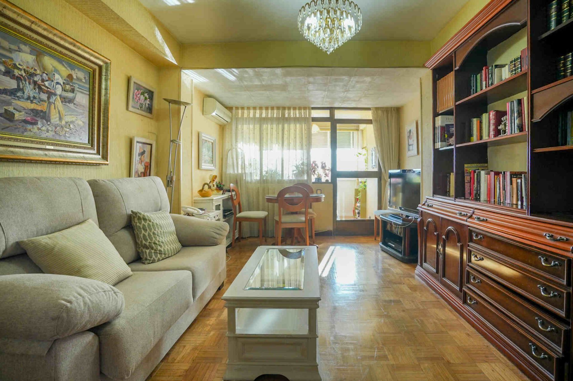 Living room of Apartment for sale in  Madrid Capital  with Air Conditioner