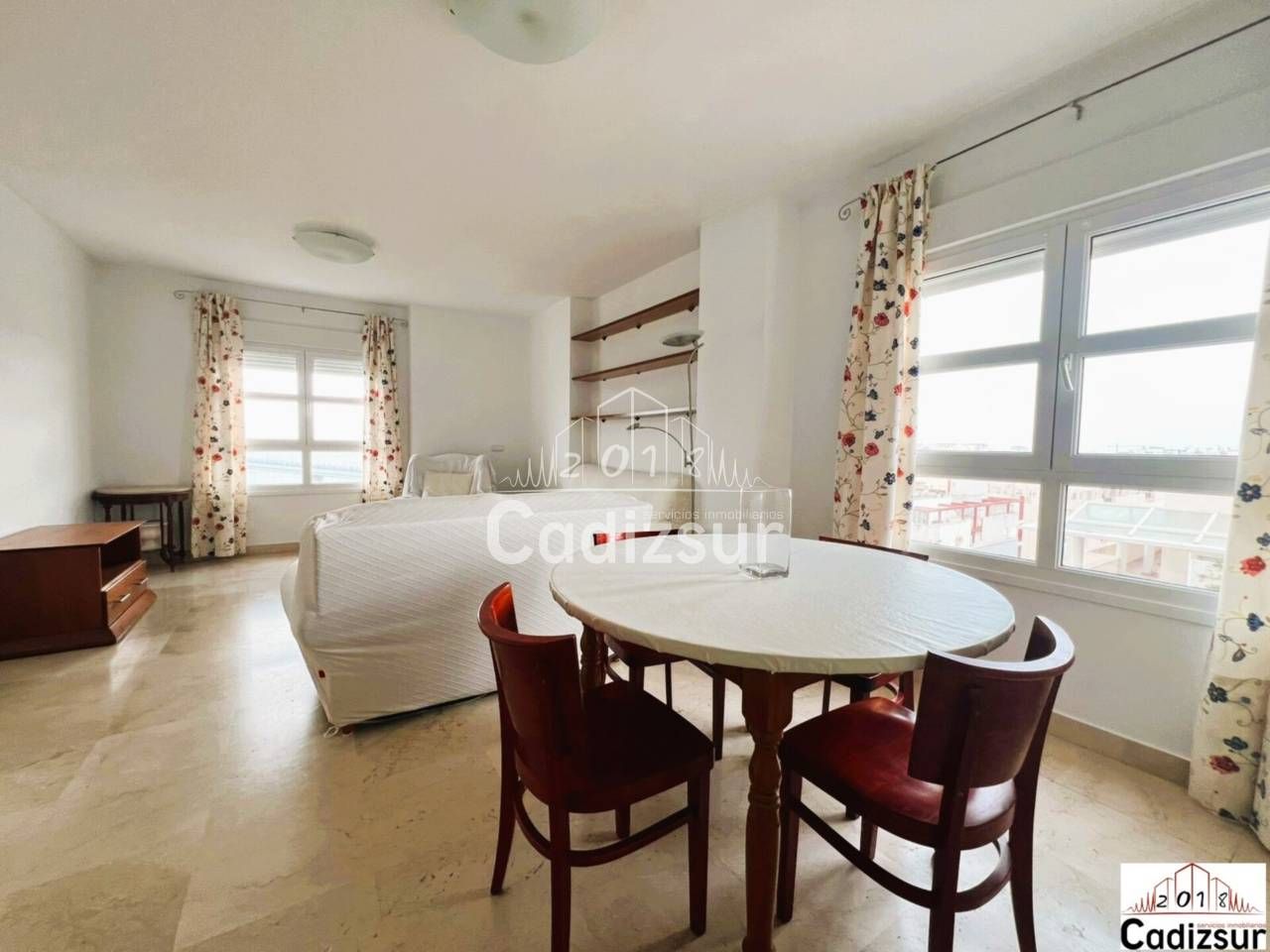 Dormitori de Pis de lloguer en  Cádiz Capital amb Aire condicionat, Calefacció i Moblat