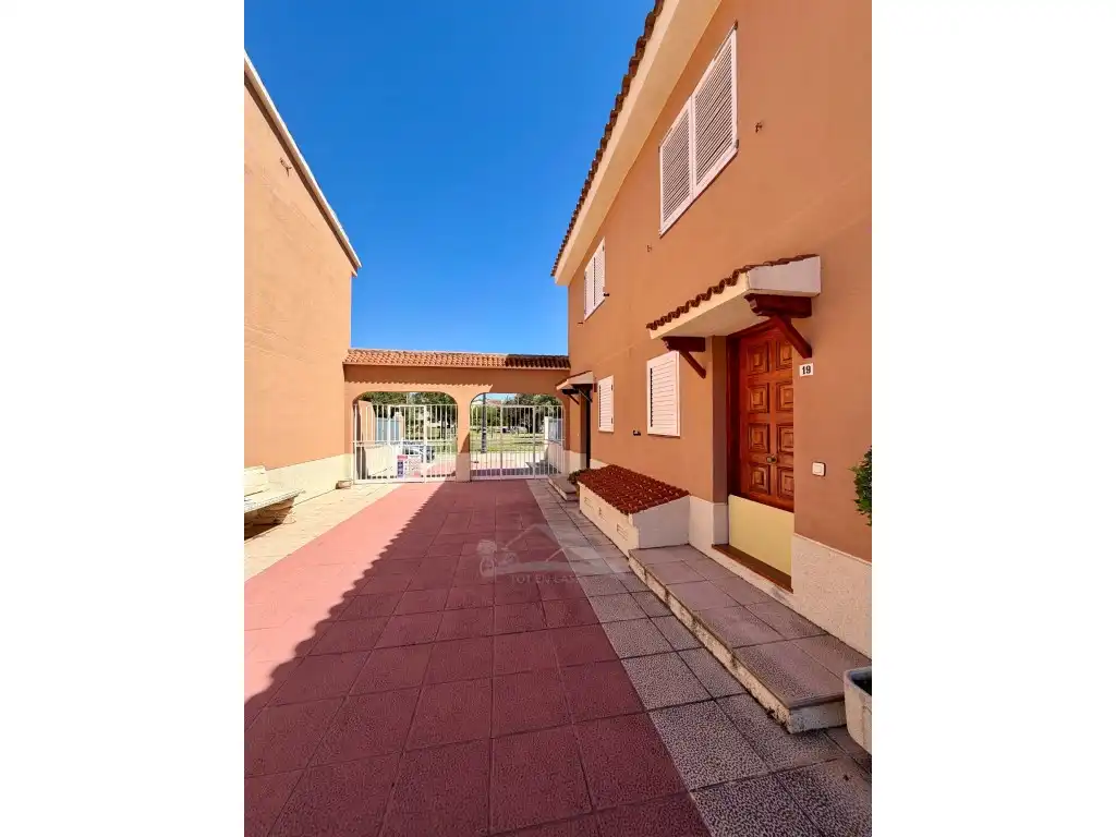 Vista exterior de Casa o xalet en venda en Cambrils amb Piscina comunitària