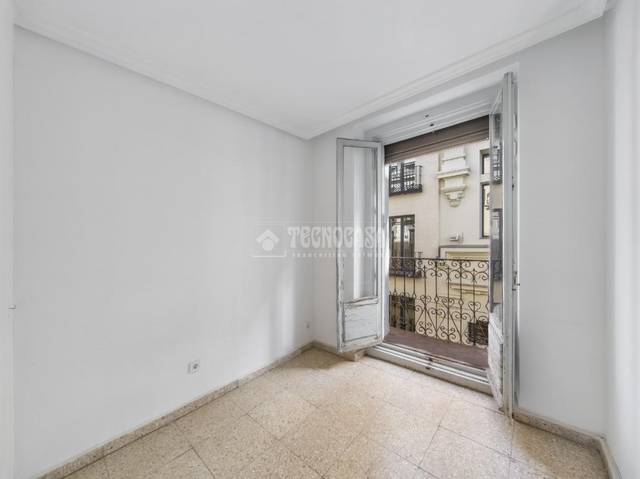 Piso en Venta en Cortes - Huertas