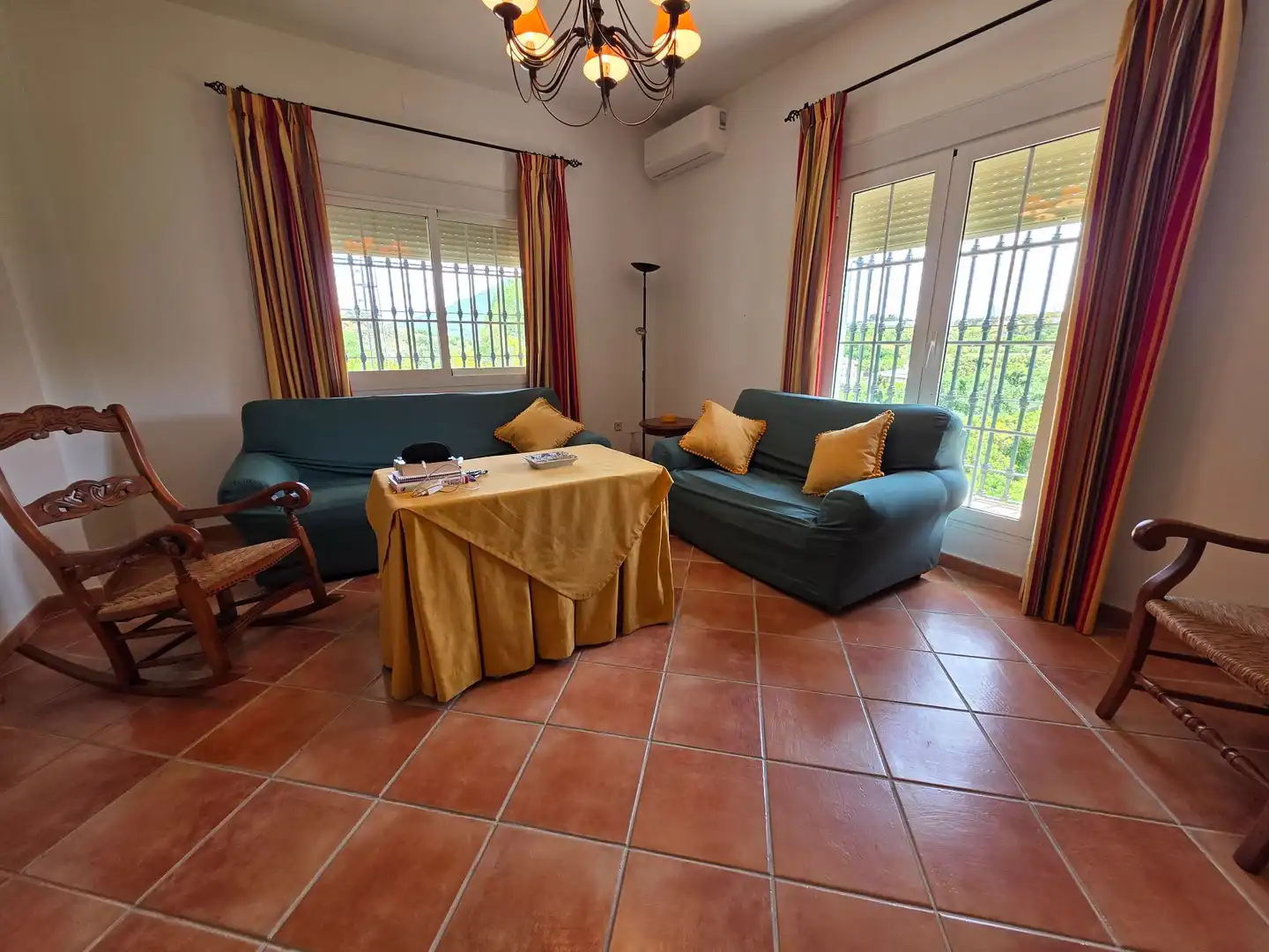Sala de estar de Casa o chalet en venta en Alhaurín El Grande con Aire acondicionado, Calefacción y Jardín privado