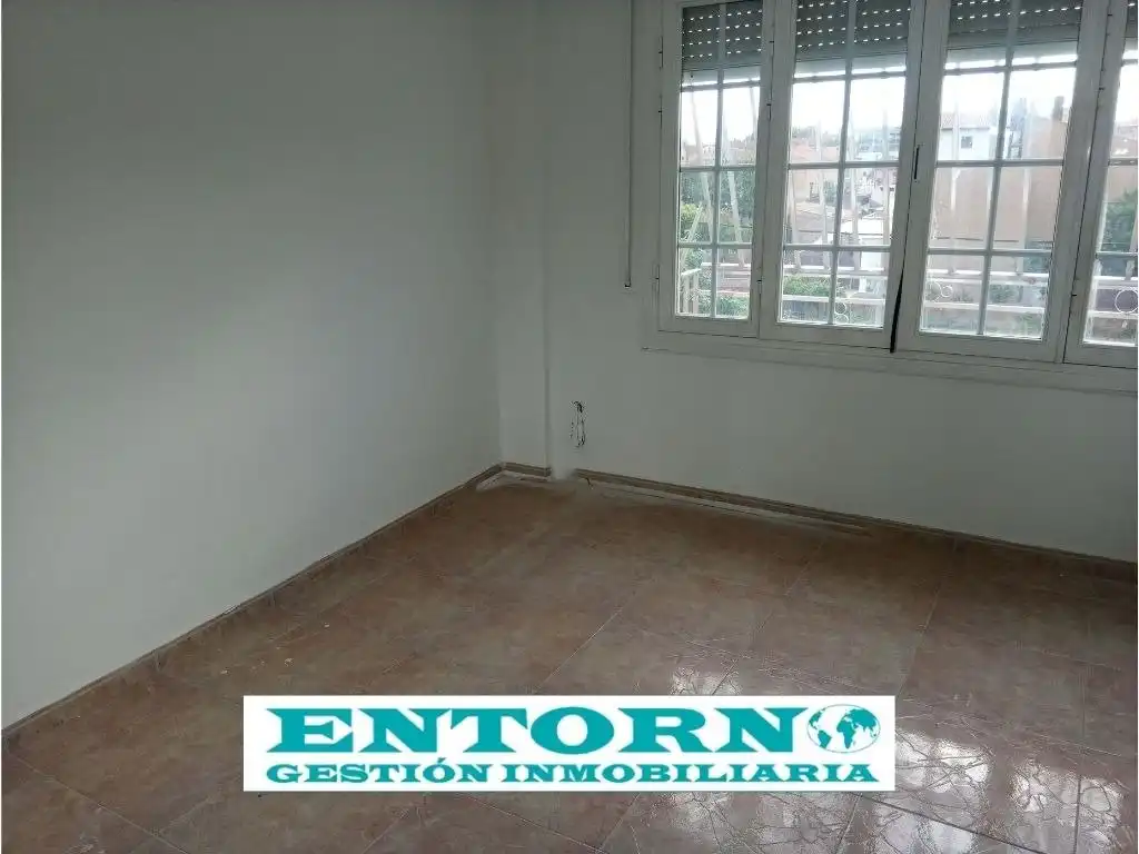 Habitación de Casa o chalet en venta en Santa Perpètua de Mogoda con Jardín privado, Terraza y Trastero