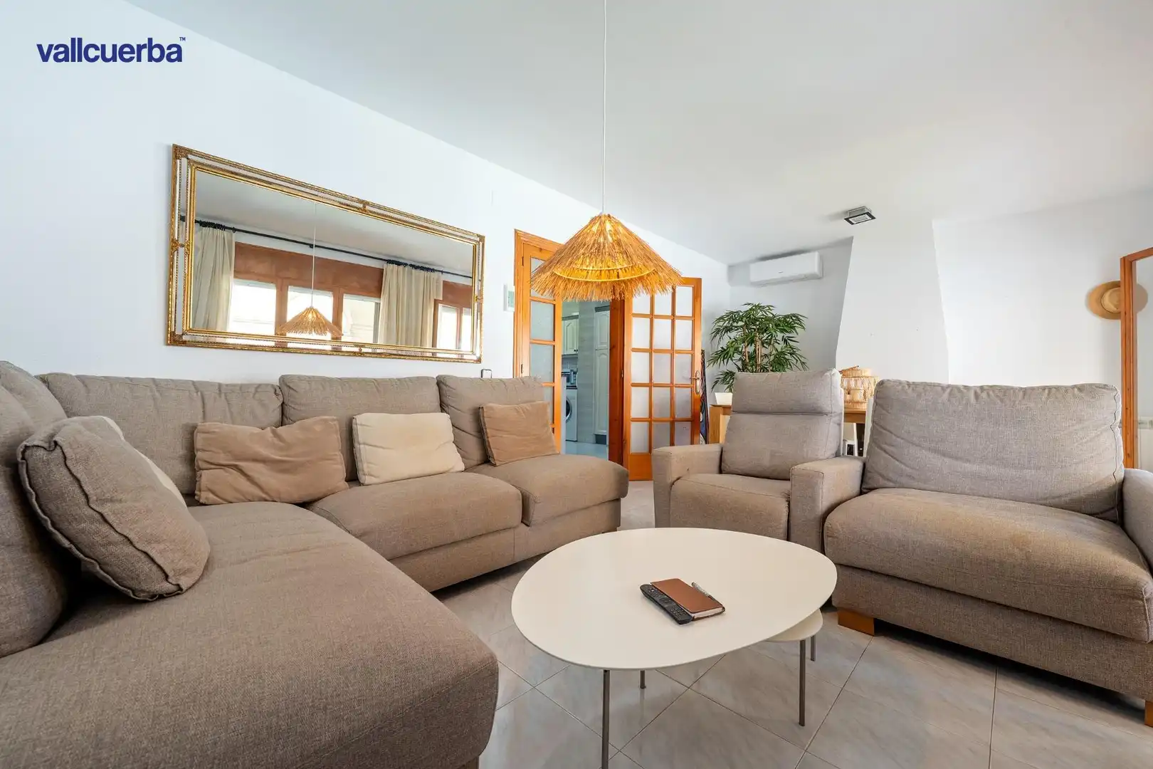 Sala d'estar de Casa adosada en venda en Cambrils amb Aire condicionat, Calefacció i Jardí privat