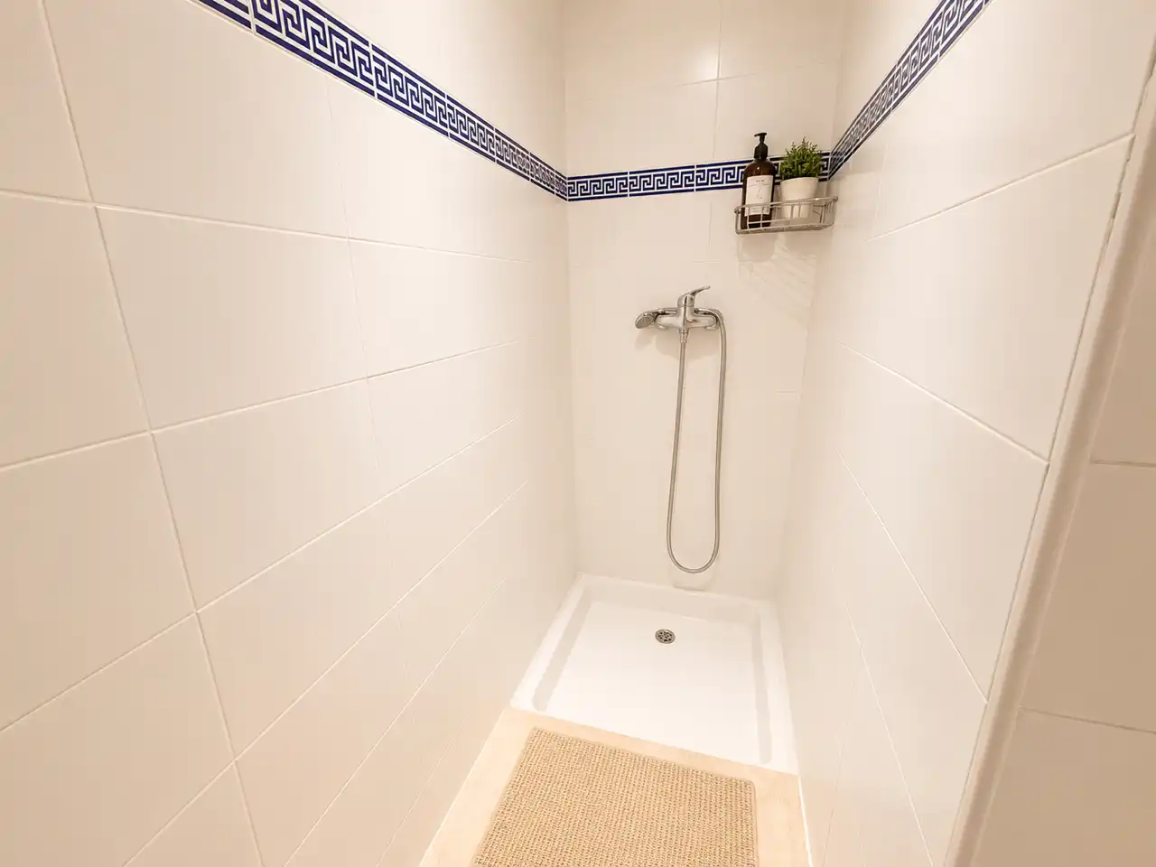 Badezimmer von Wohnung zur Miete in Marbella mit Klimaanlage, Heizung und Terrasse