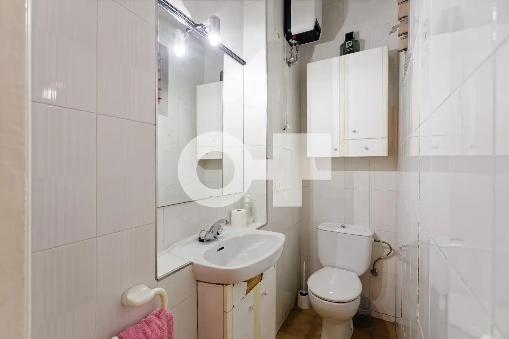 Bany de Apartament en venda en Barcelona amb Terrassa, Moblat i Balcó