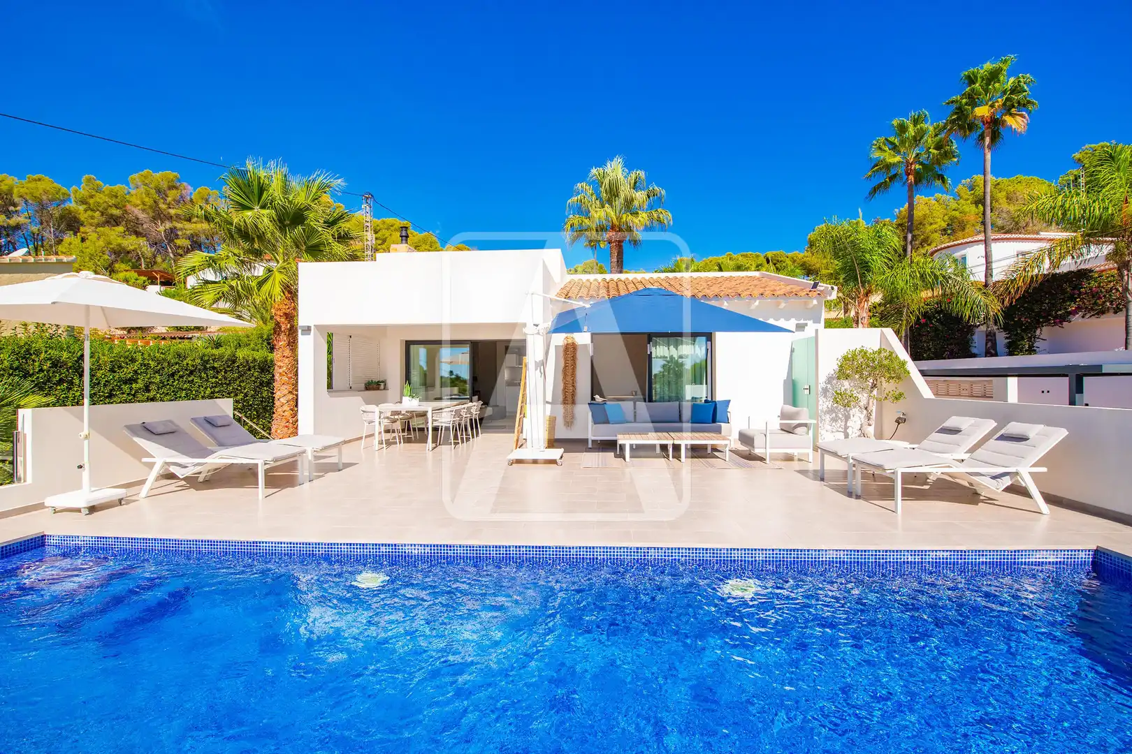 Detached house with pool for sale in Cala Advocat - Baladrar