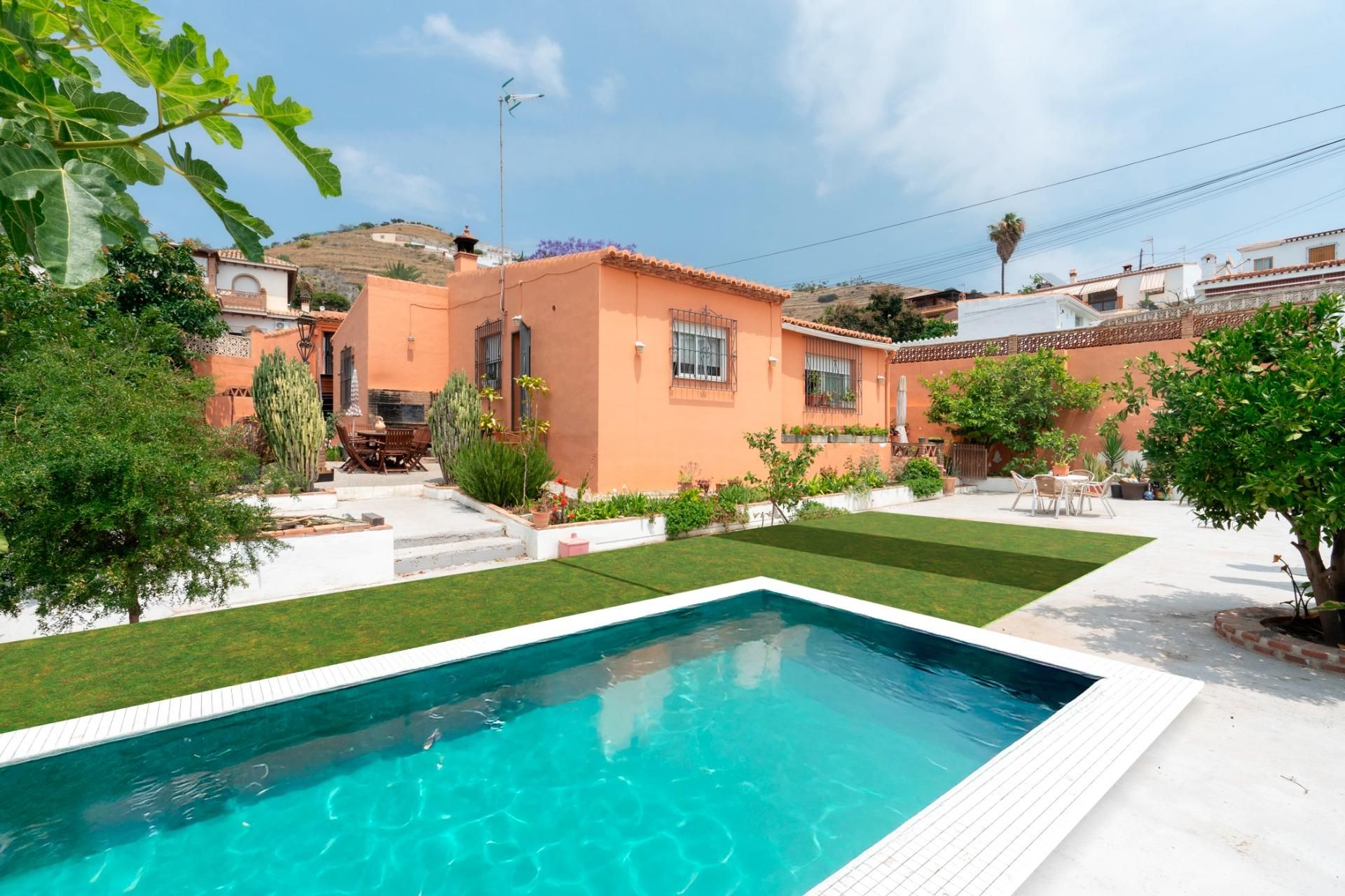 Swimming pool of House or chalet for sale in Almuñécar  with Air Conditioner, Private garden and Storage room
