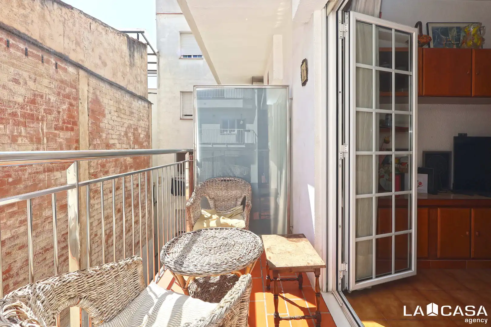 Piso con terraza en venta en Carrer Josep Anselm Clavé, imagen 3