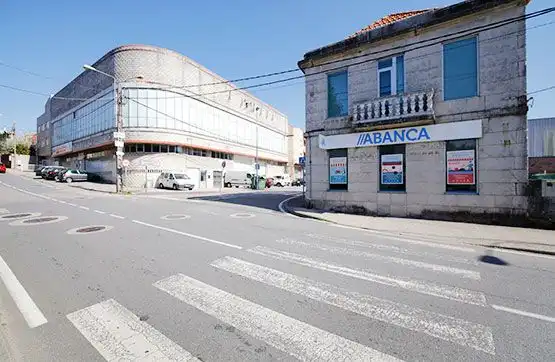 Vista exterior de Nau industrial en venda en Vigo 