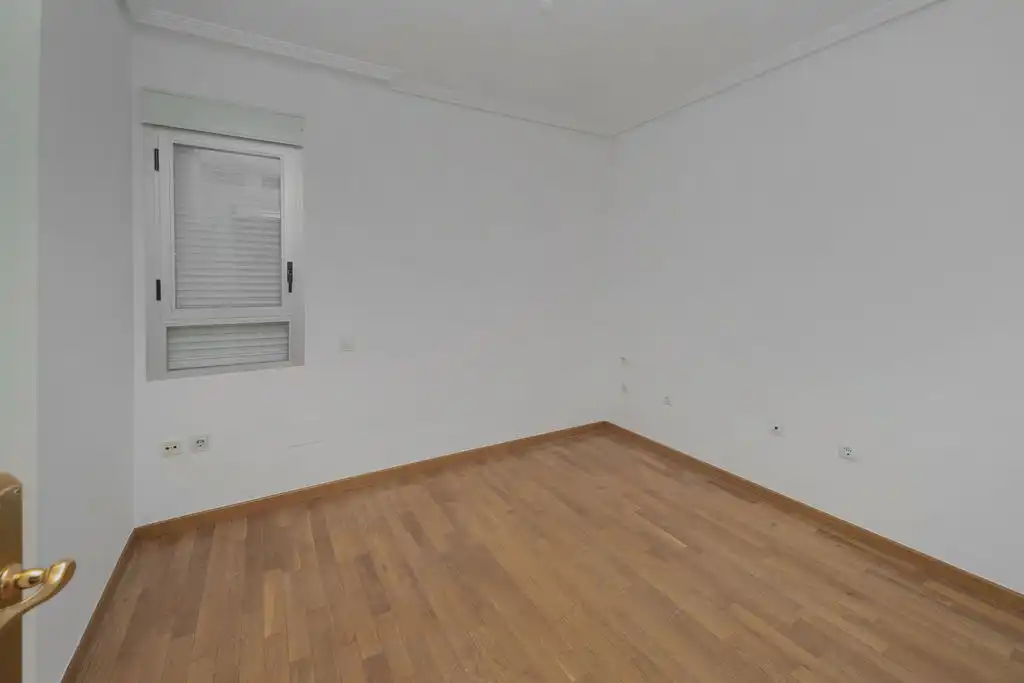 Piso en venta en Av de Ramón y Cajal, Ensanche - Diputación