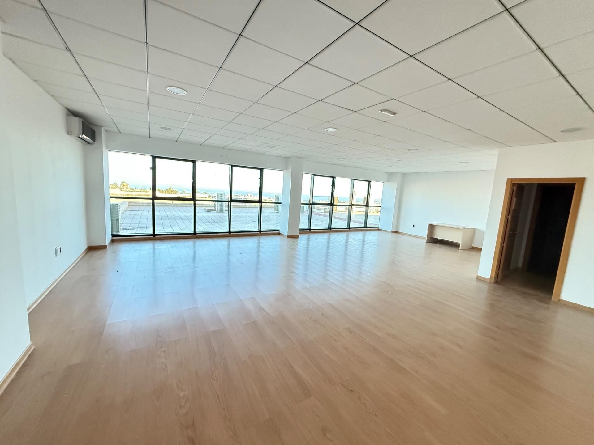 Office for sale in Roquetas de Mar