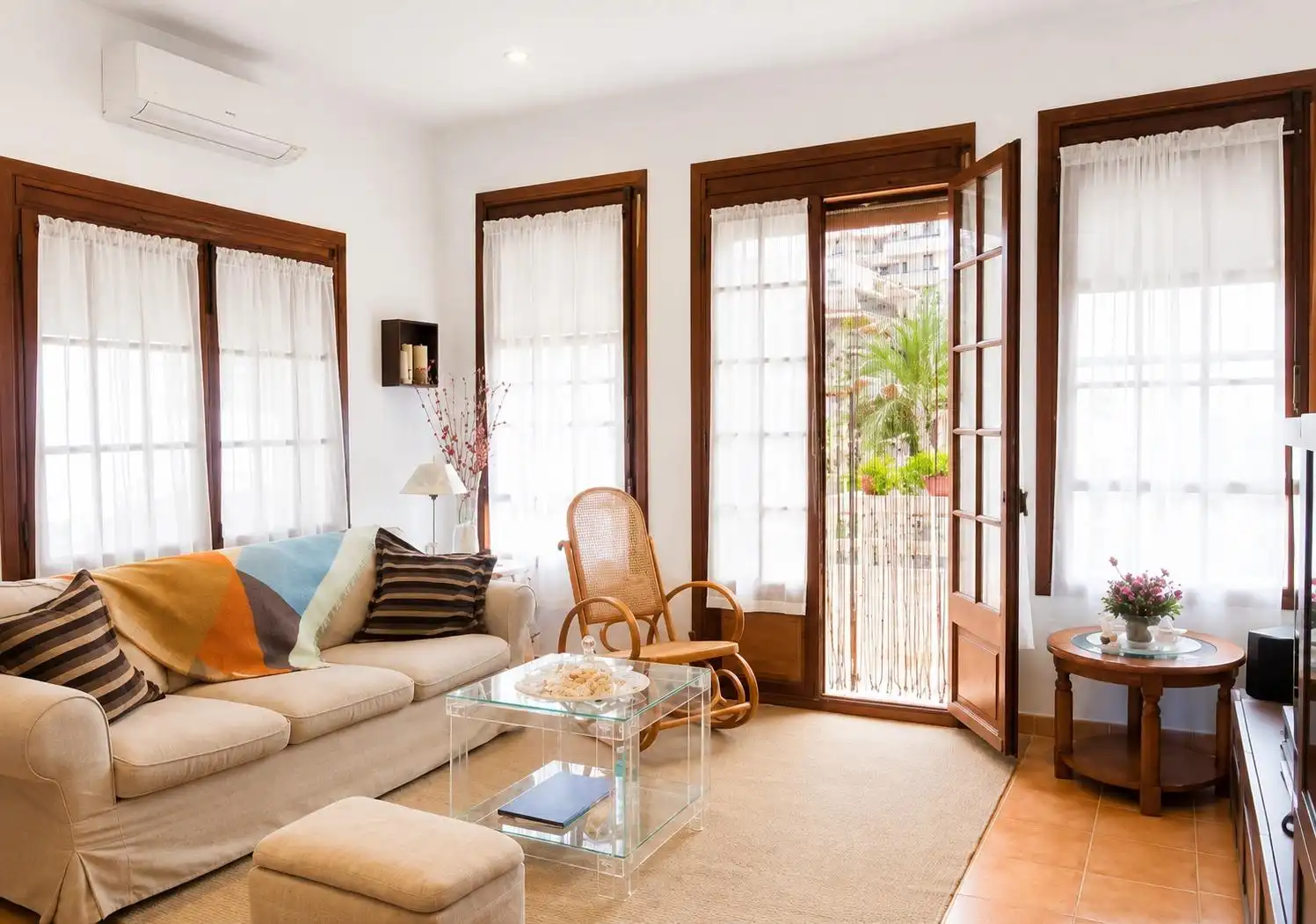 Wohnzimmer von Erdgeschoss zum Verkauf in  Palma de Mallorca mit Klimaanlage, Privatgarten und Abstellraum