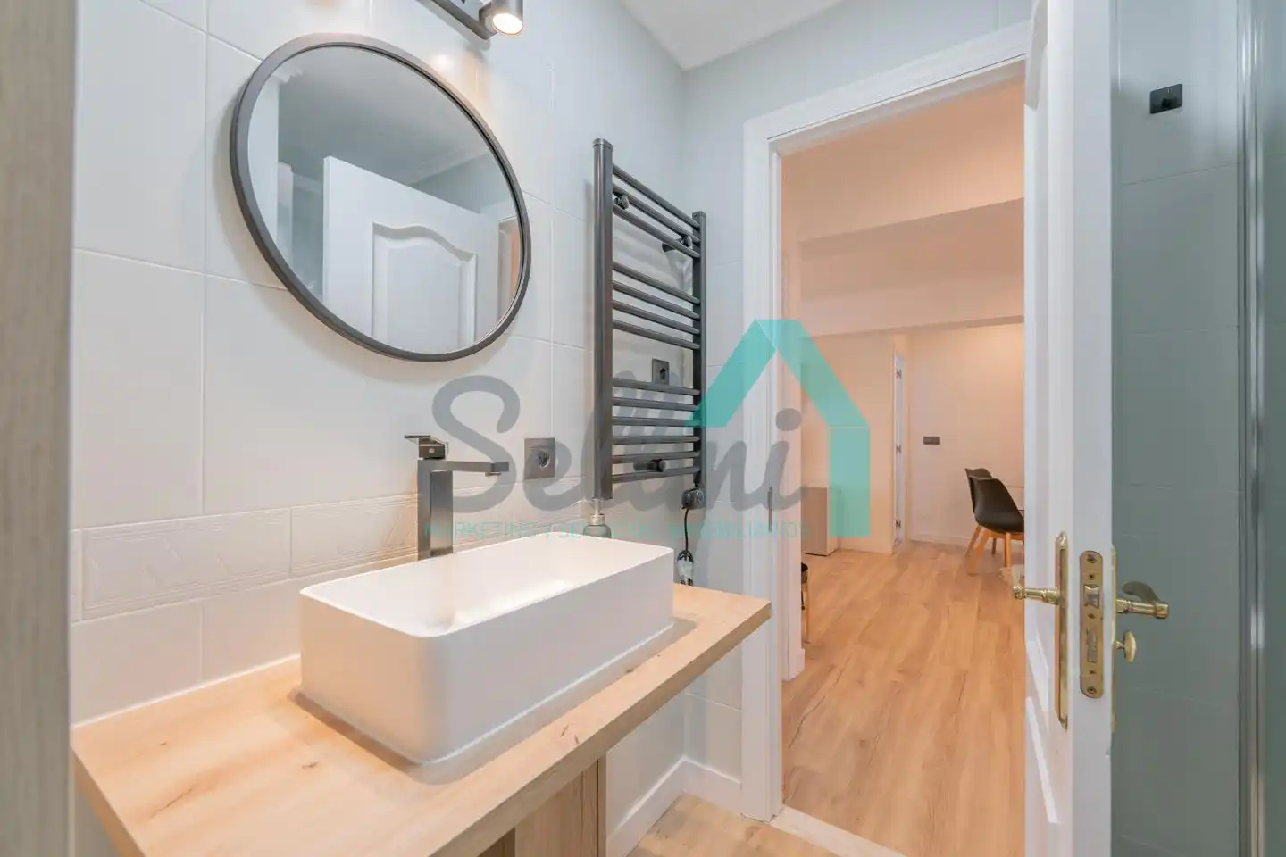 Bathroom of Flat for share in Oviedo   with Heating, Terrace and Furnished