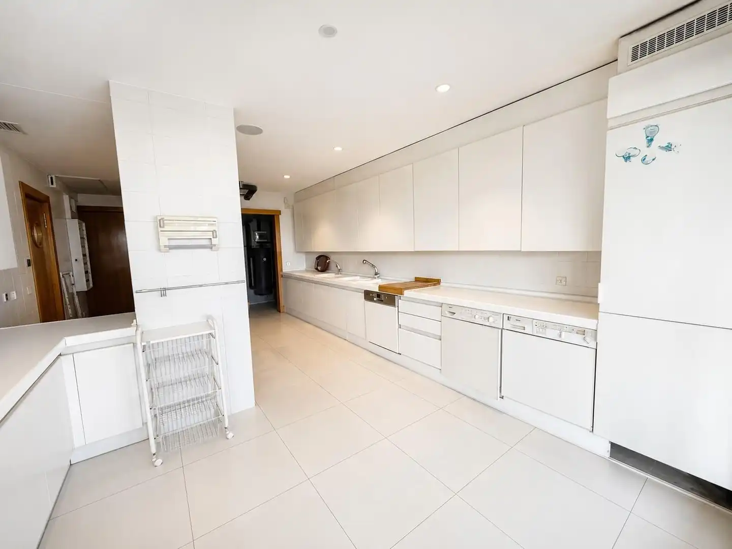 Cocina de Oficina de alquiler en Marbella con Aire acondicionado y Terraza