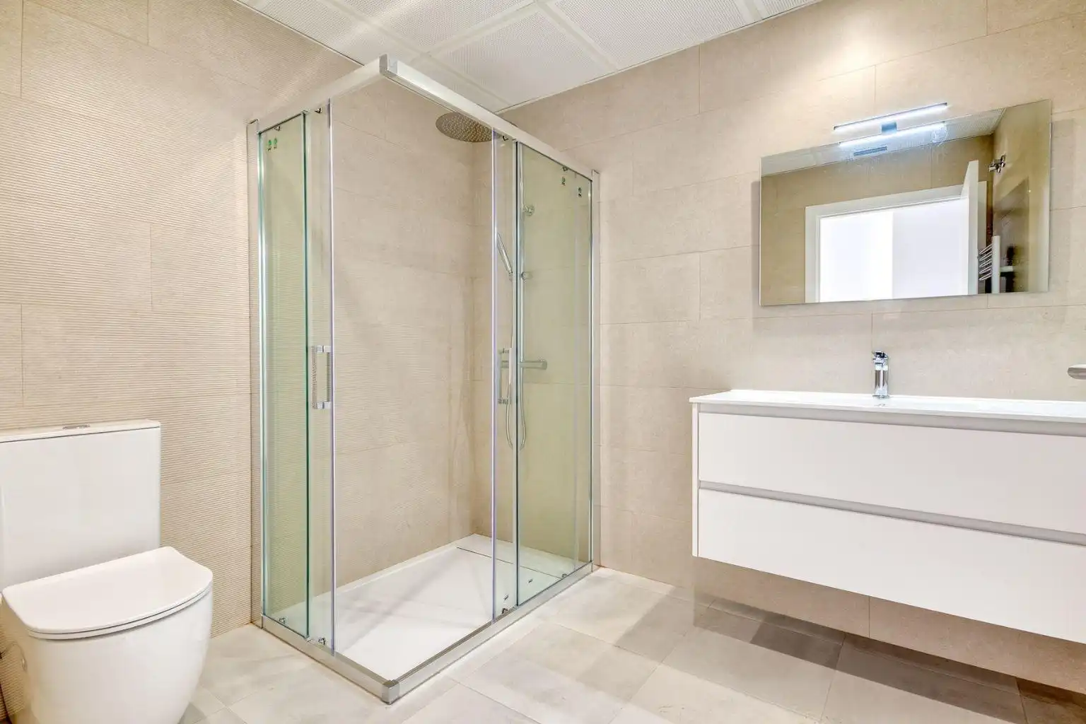 Bathroom of Ground floor for sale in Figueres  with Private garden, Terrace and Storage room