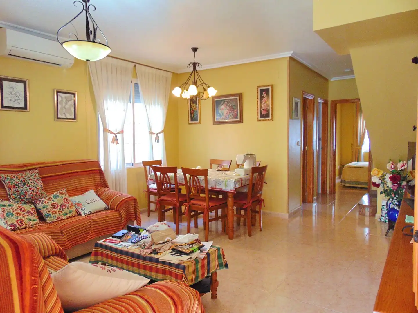 Sala d'estar de Casa adosada en venda en Pilar de la Horadada amb Aire condicionat, Calefacció i Jardí privat