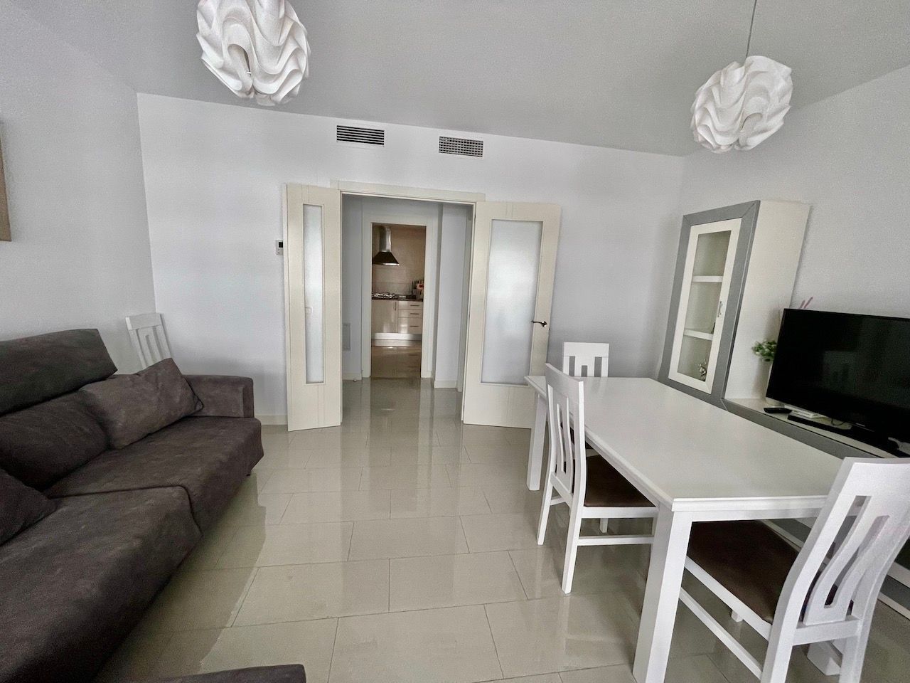 Comedor de Piso en venta en Vélez-Málaga con Aire acondicionado, Terraza y Piscina comunitaria