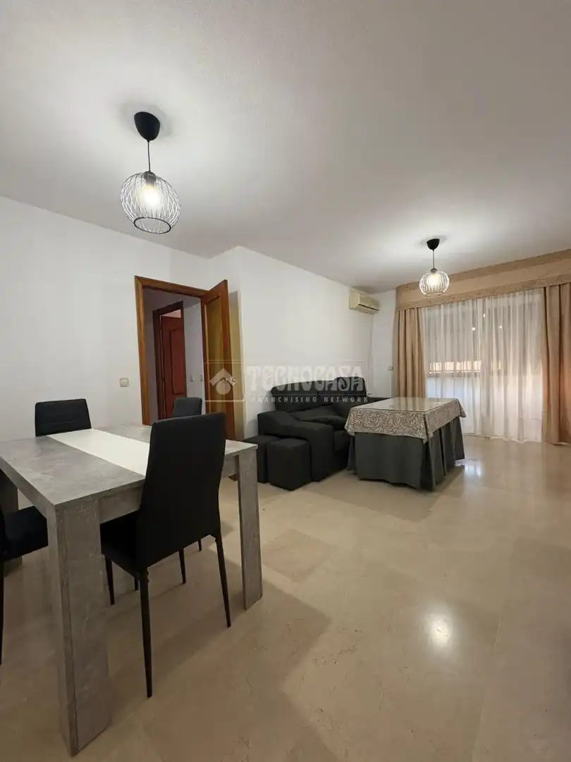 Schlafzimmer von Wohnung zur Miete in Sevilla mit Klimaanlage, Möbliert und Balkon