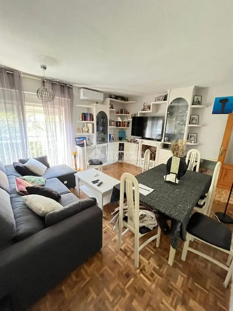 Living room of Flat for sale in Madrid  with Air Conditioner and Parquet flooring