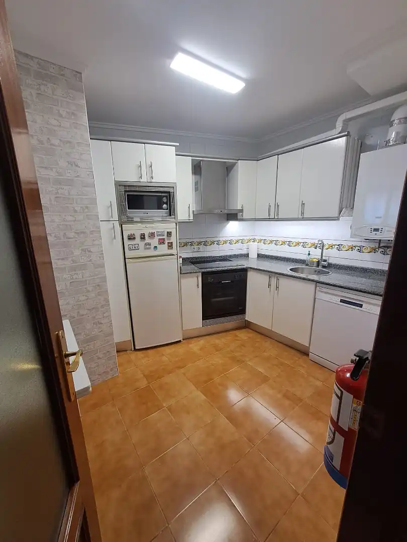 Cuina de Apartament de lloguer en Santoña amb Terrassa i Moblat