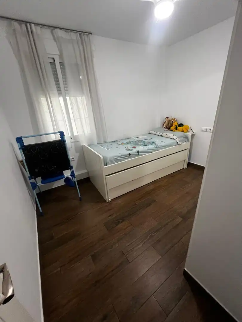 Bedroom of Flat for sale in Córdoba  with Air Conditioner, Parquet flooring and Storage room