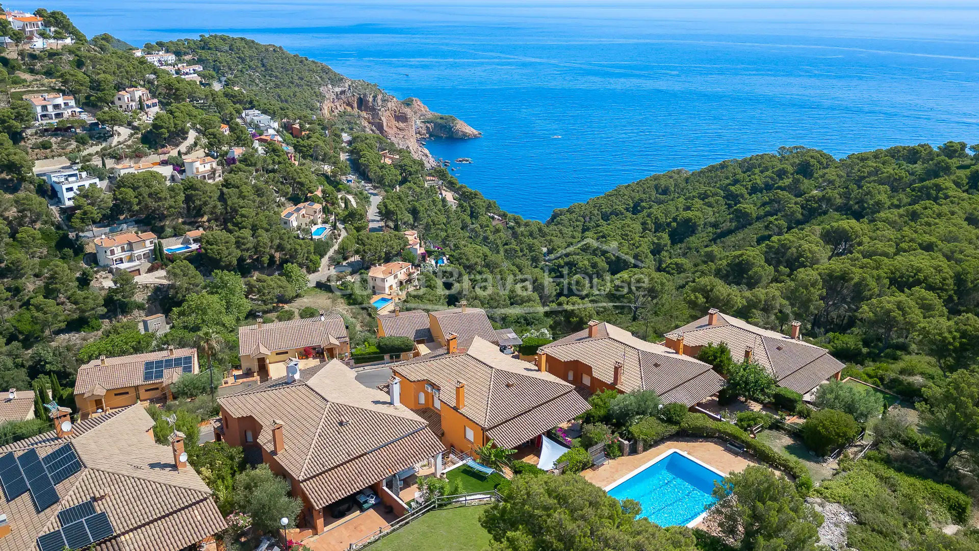 Vista exterior de Casa adosada en venda en Begur amb Aire condicionat, Calefacció i Jardí privat