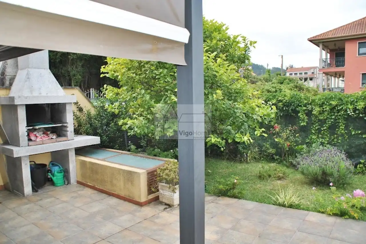 Terrace of Houses for sale in Cangas   with Heating, Private garden and Terrace