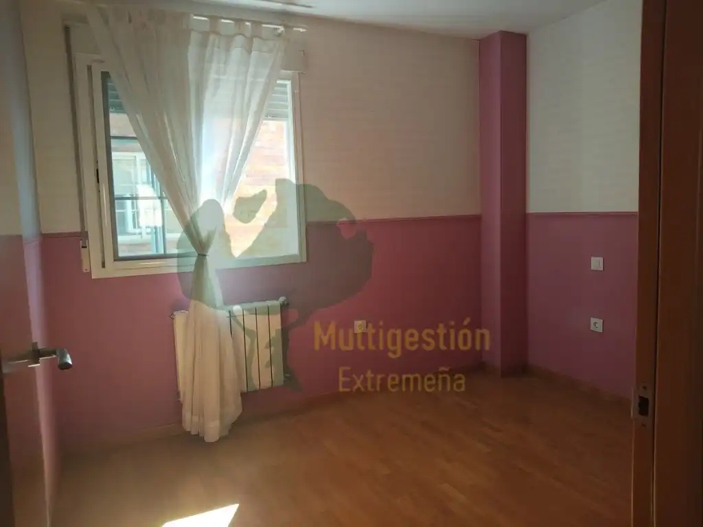 Habitación de Piso en venta en Cáceres con Aire acondicionado, Jardín privado y Piscina comunitaria