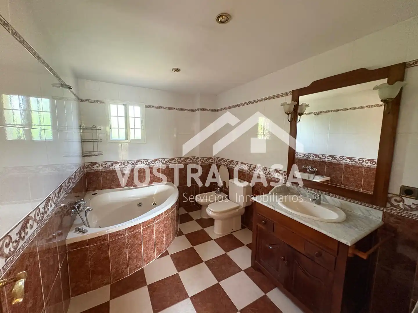 Bathroom of Flat for sale in Chiva  with Alarm