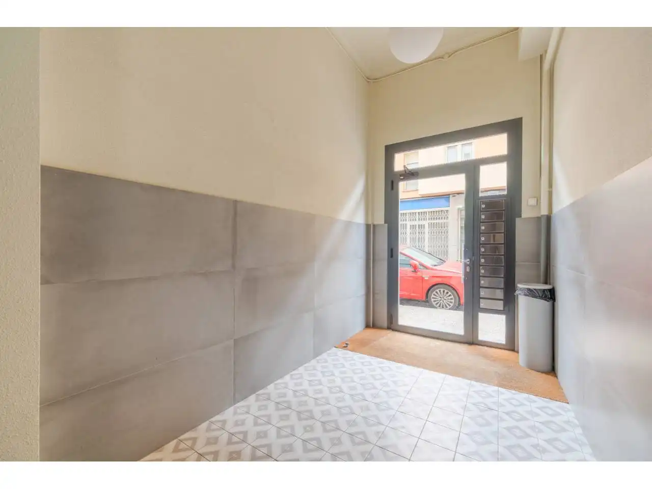 Piso en venta en Girona con Balcón