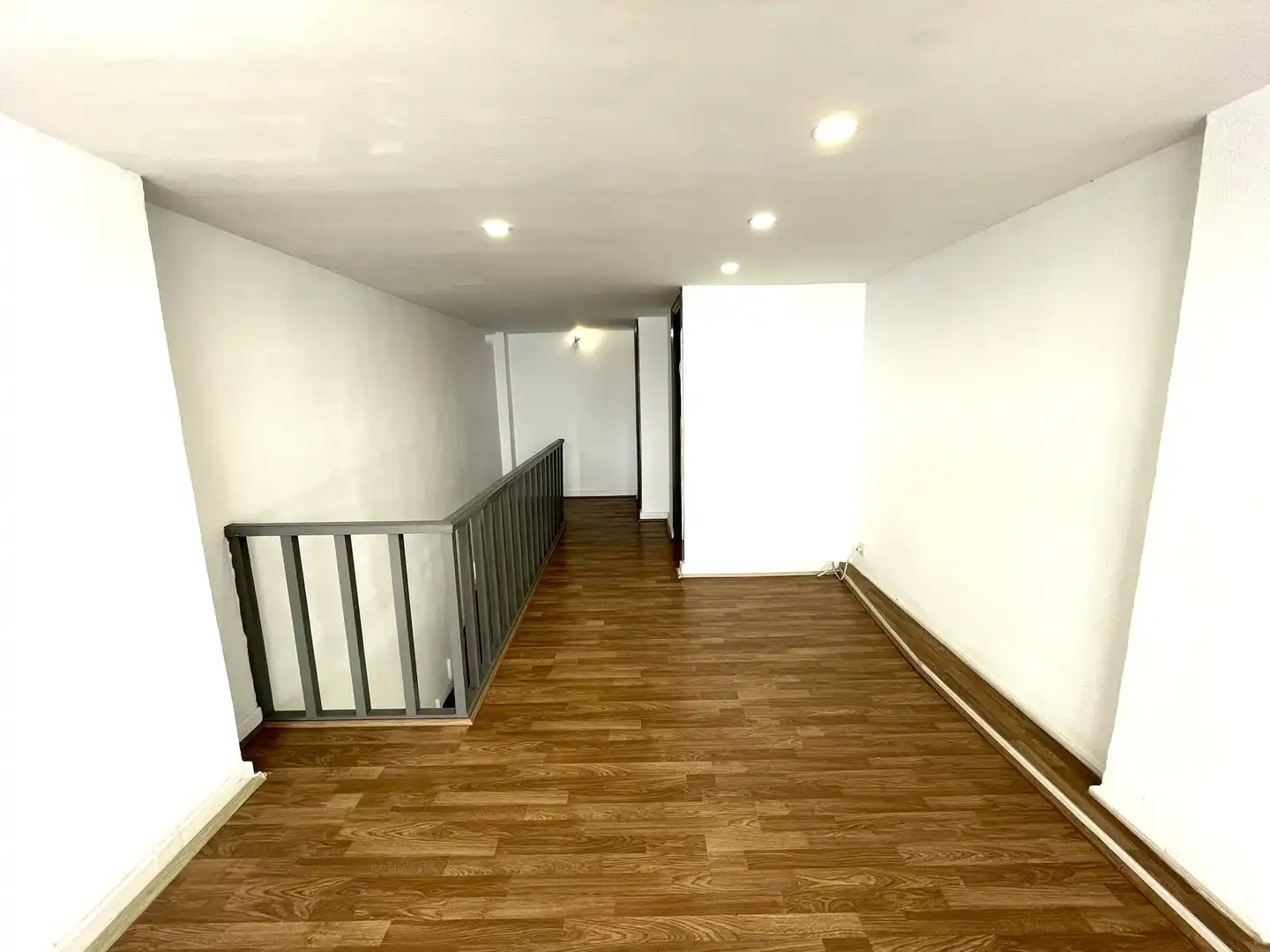 Local de lloguer a Passatge Particular Guillem de Torrella, El Mercat