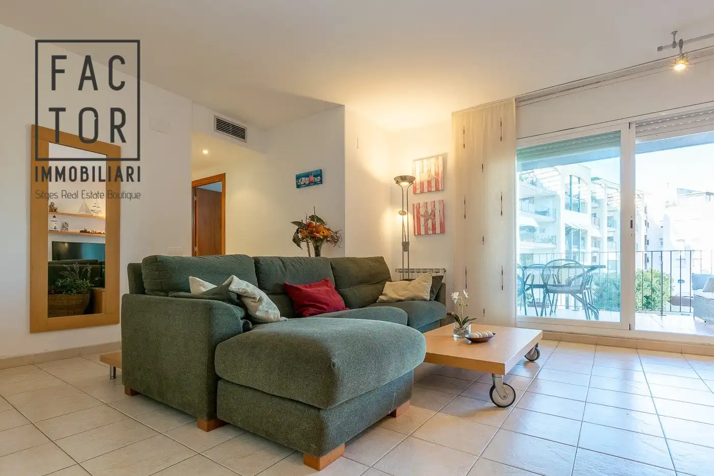 Sala de estar de Piso de alquiler en Sitges con Aire acondicionado, Calefacción y Terraza