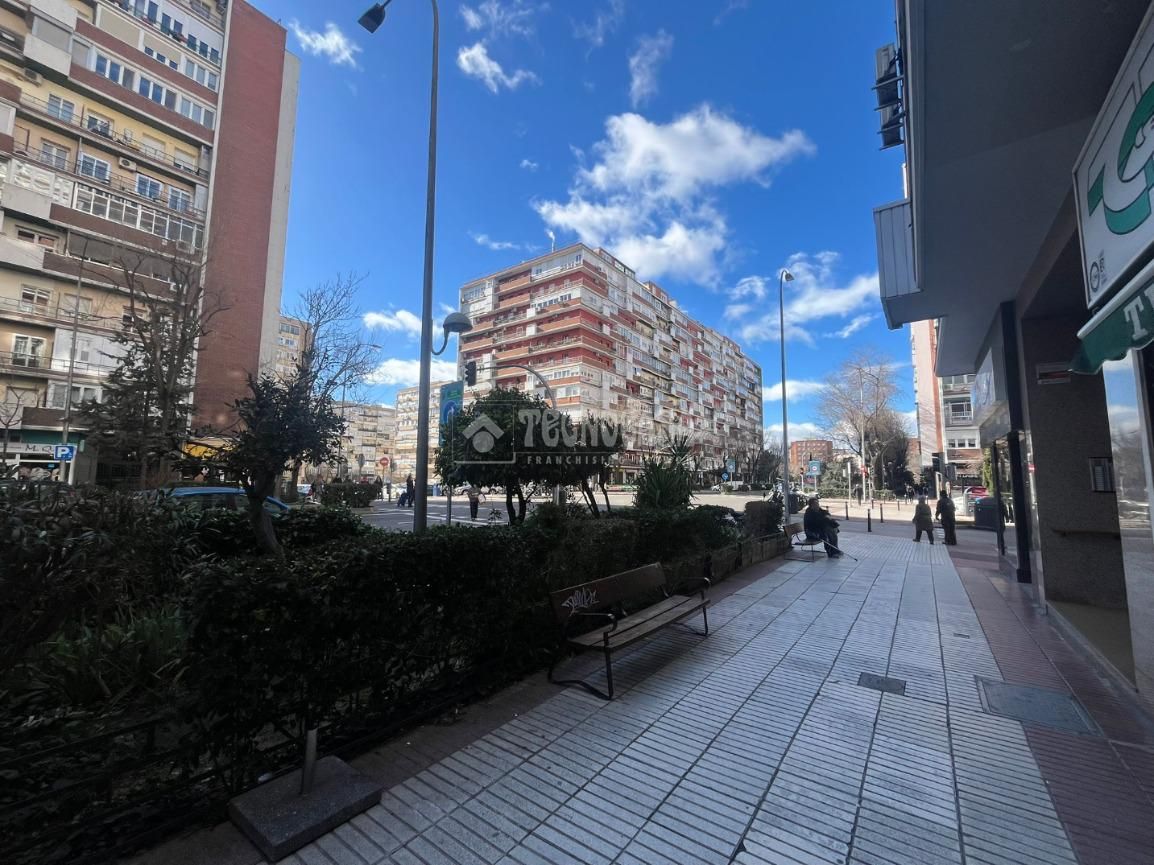 Local de lloguer a N/A, Concepción, Ciudad Lineal,  Madrid Capital