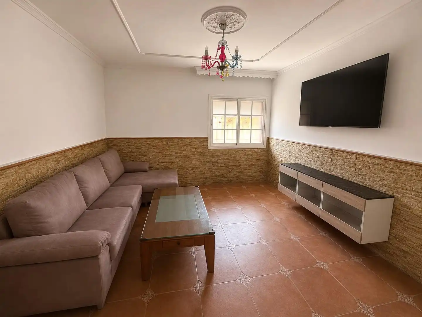 Sala d'estar de Planta baixa en venda en La Línea de la Concepción amb Moblat i Alarma
