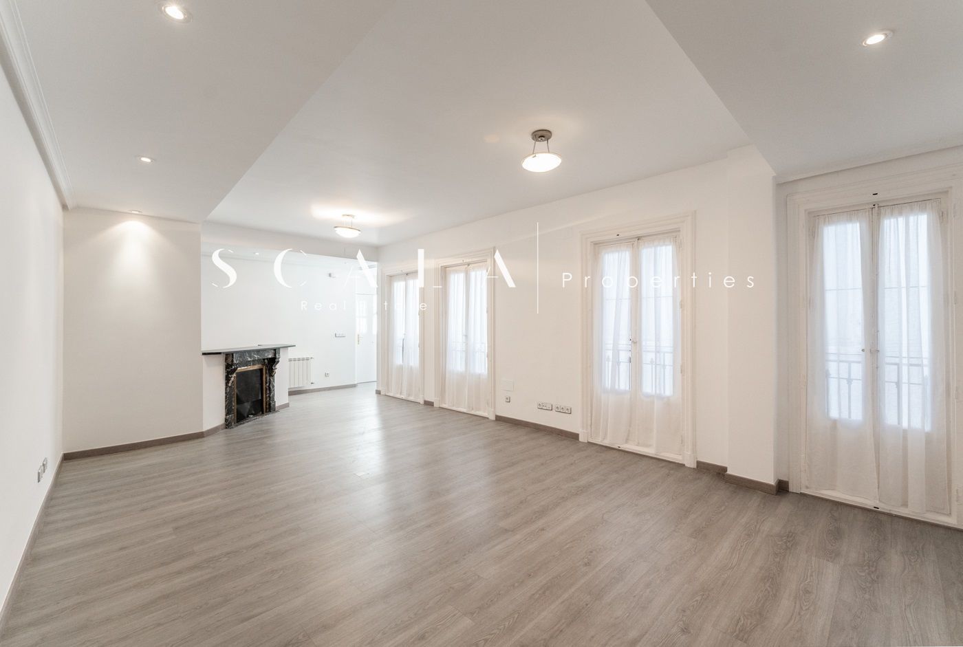 Living room of Flat to rent in  Madrid Capital  with Air Conditioner, Heating and Parquet flooring
