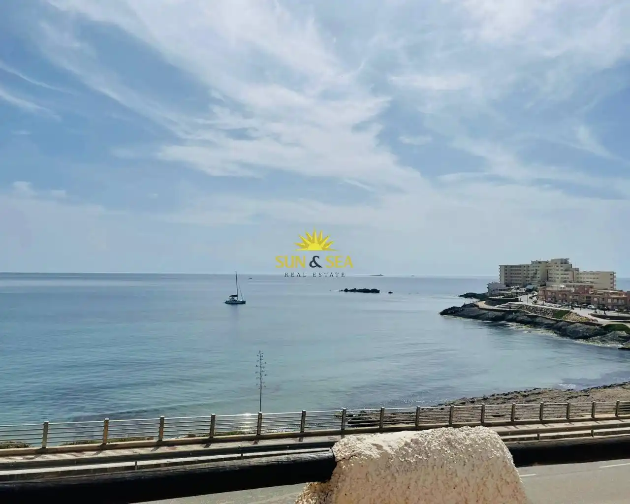 Vista exterior de Casa adosada de lloguer en La Manga del Mar Menor amb Calefacció, Terrassa i Piscina