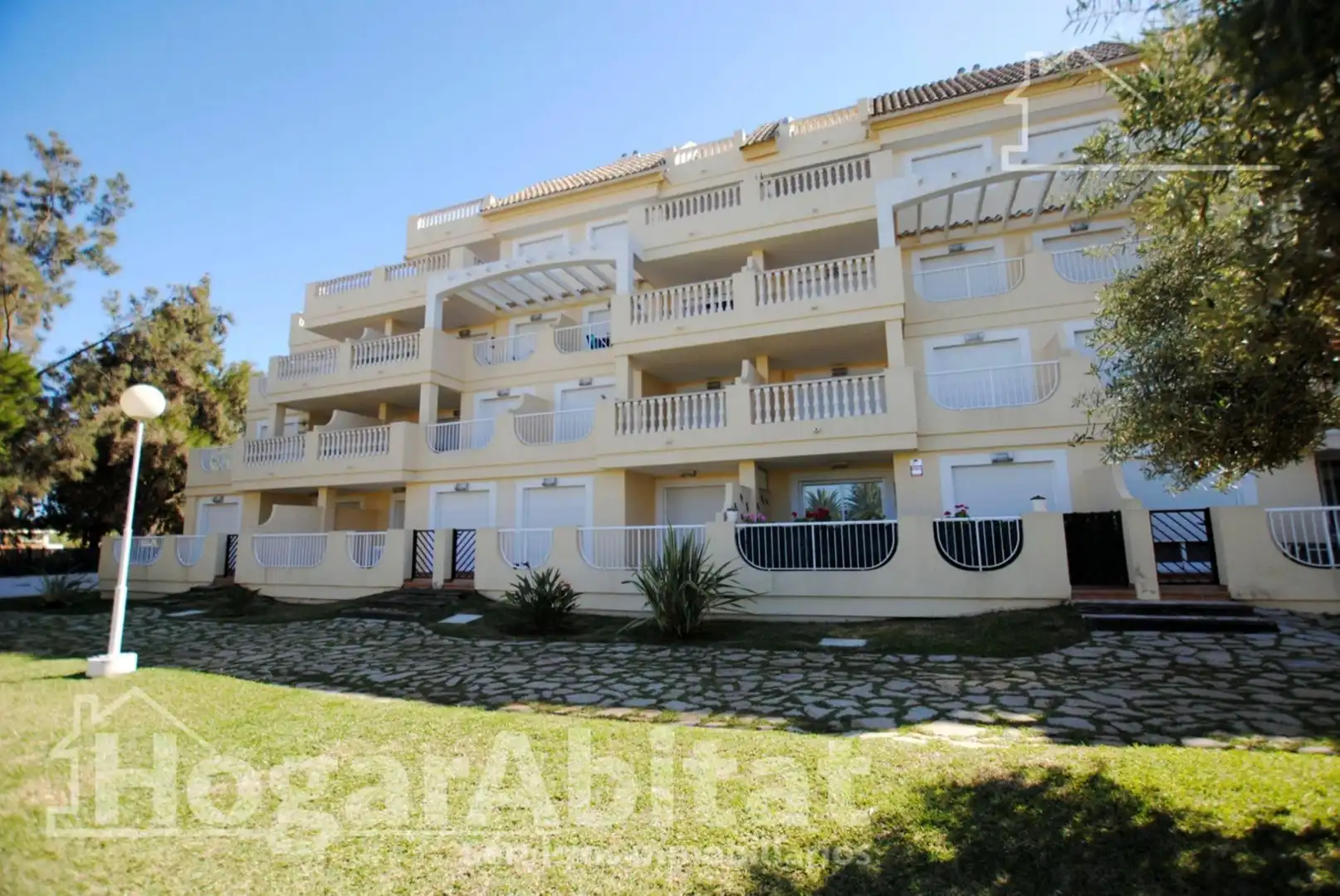 Vista exterior de Pis en venda en Dénia amb Aire condicionat, Calefacció i Jardí privat
