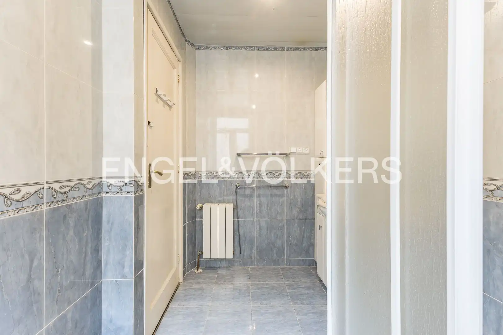 Wohnung zum Verkauf in Barcelona mit Klimaanlage, Heizung und Terrasse