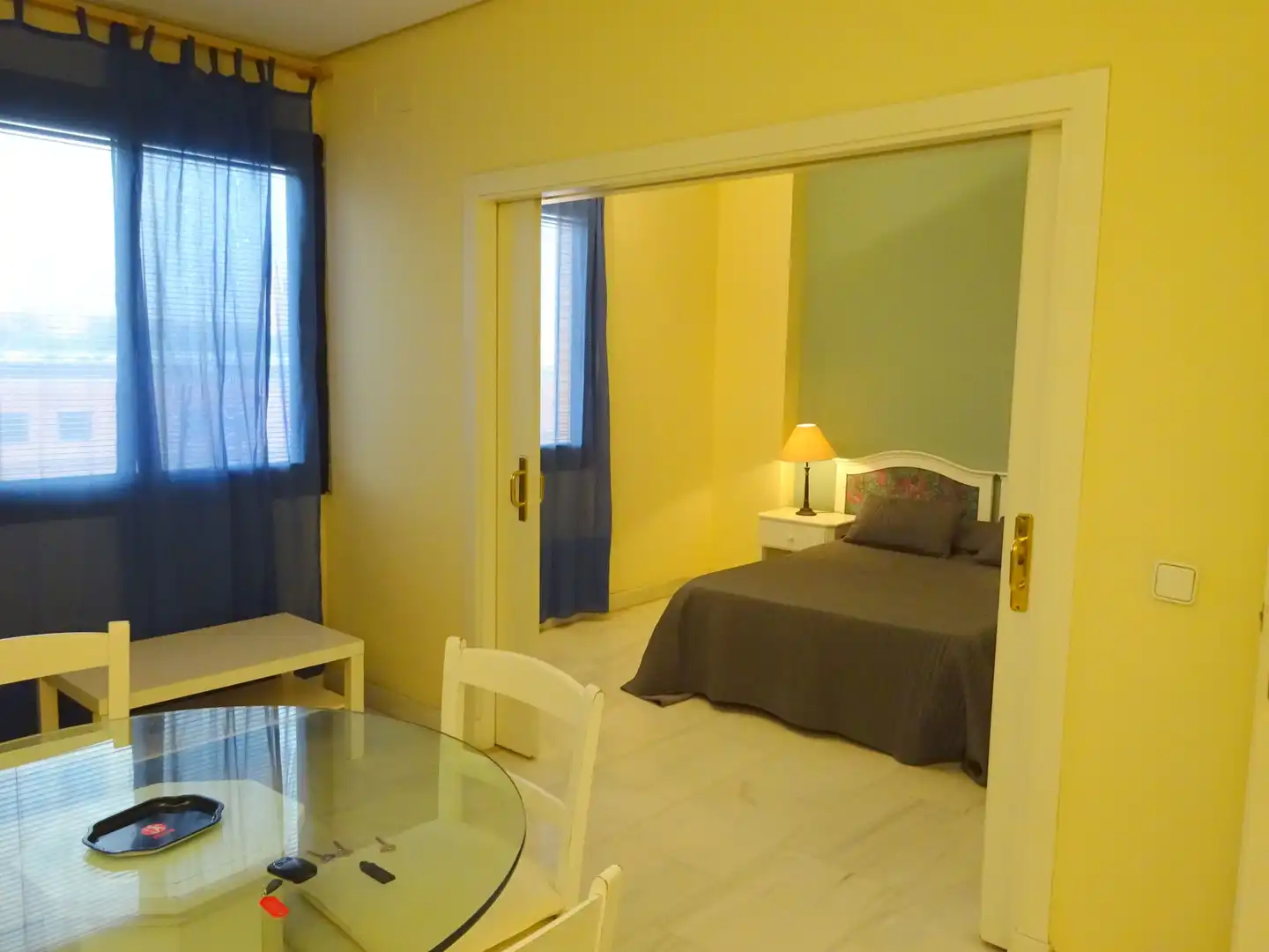 Habitación de Apartamento de alquiler en Sevilla con Aire acondicionado, Calefacción y Amueblado