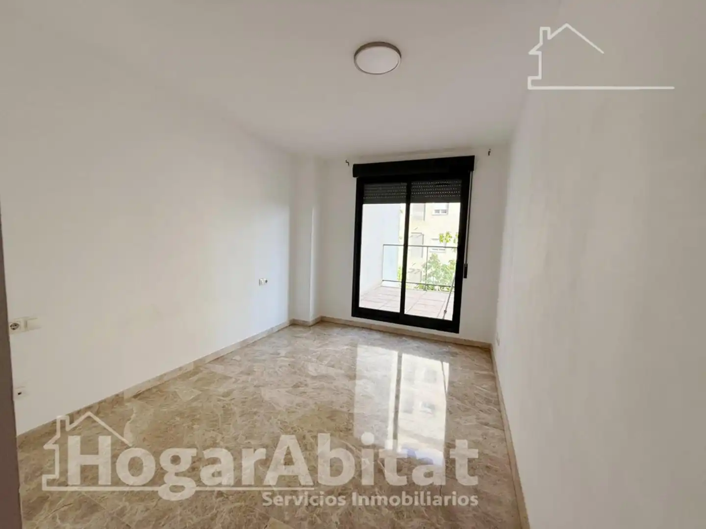 Dormitori de Pis de lloguer en Paterna amb Aire condicionat, Calefacció i Jardí privat